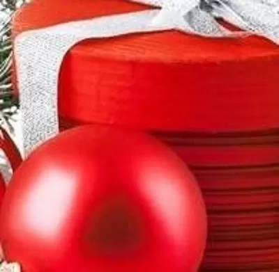 Коледни мъниста и висулки