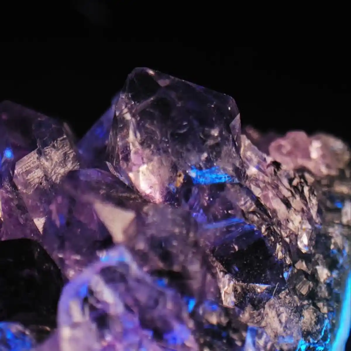 Аметист &ndash; виолетов естествен камък