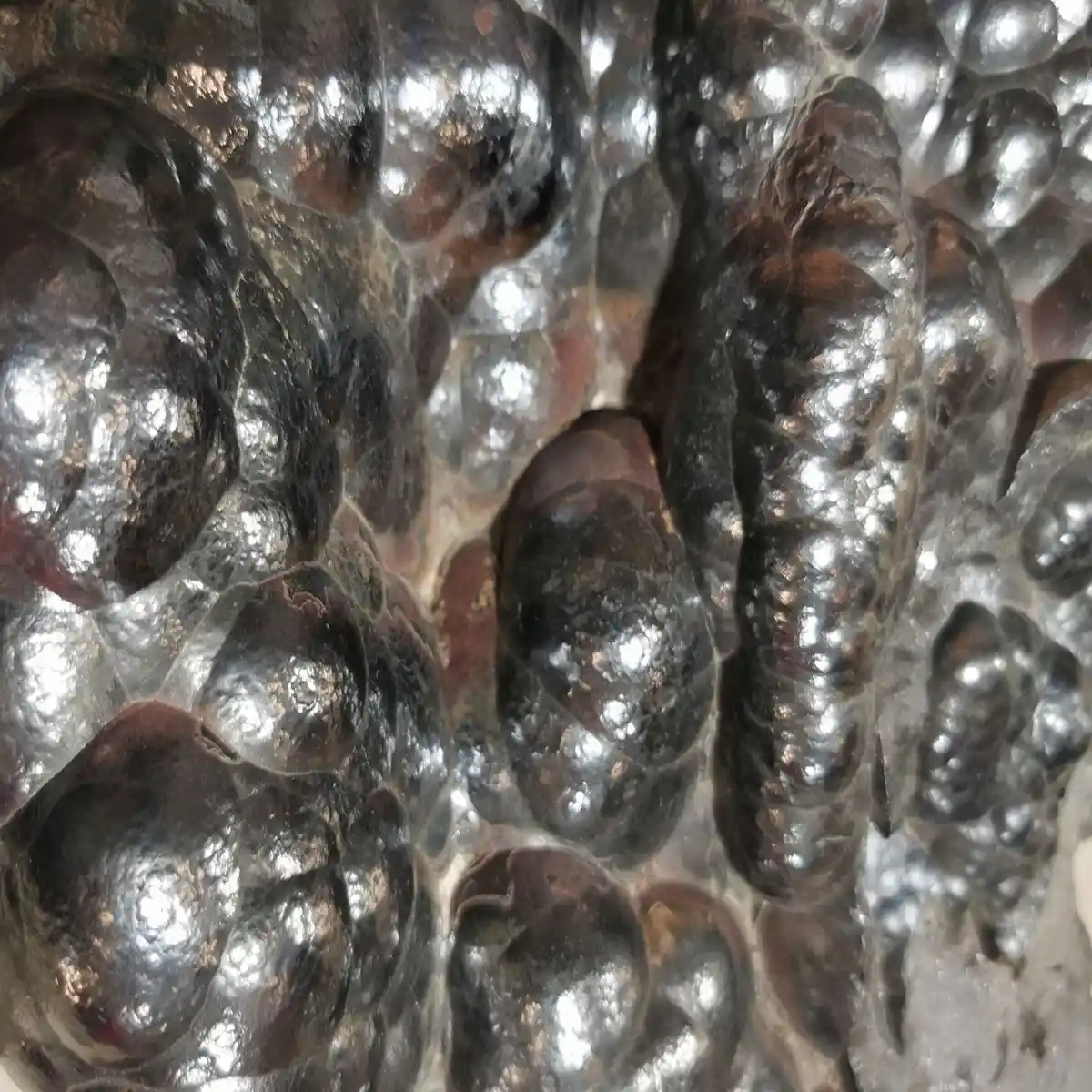 Хематит &ndash; полиран камък с метален блясък