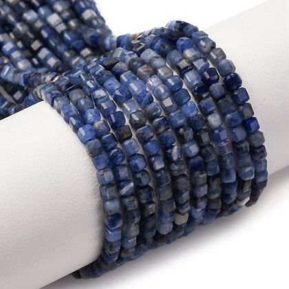 3 Содалит мъниста с кубична форма и размер 2.5мм