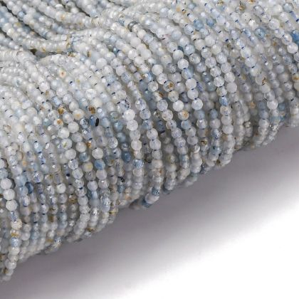 3 Аквамарин 2 мм фасетирани – близък план, отвор ~0,5 мм