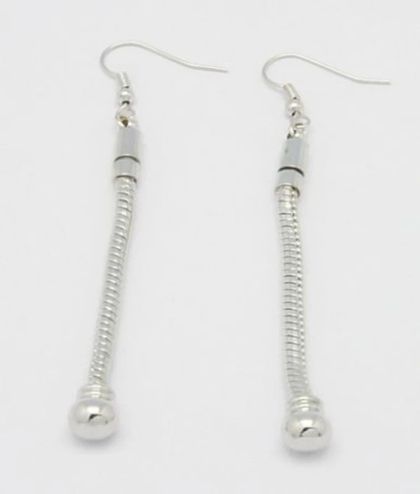 Страничен подробен изглед на основа за обеци с кука и удължител