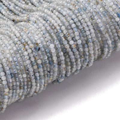 3 Аквамарин 2 мм фасетирани – близък план, отвор ~0,5 мм