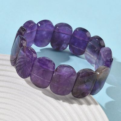 3 Гривна от Аметист с правоъчлни мъниста, разтеглива, диаметър 6,45 см - с фон