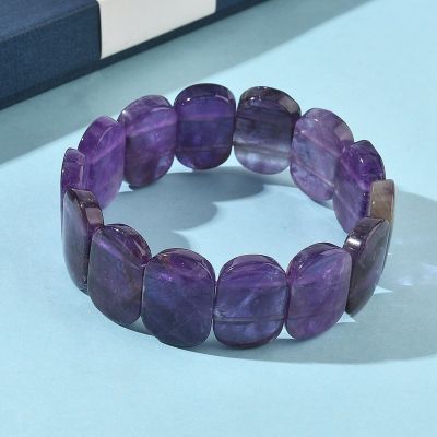 4 Гривна от Аметист с правоъчлни мъниста, разтеглива, диаметър 6,45 см - син фон